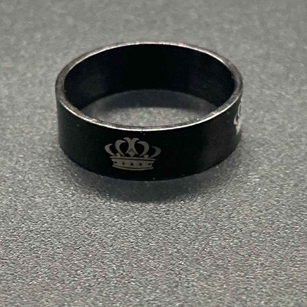 Item 197 Black With Silver Crown Ring Sz 11